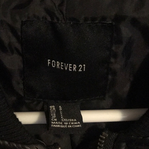 Black bomber Jacket-Forever 21 - Picture 2 of 2